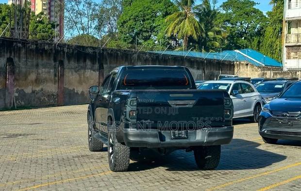 Toyota Tundra 2023 Black