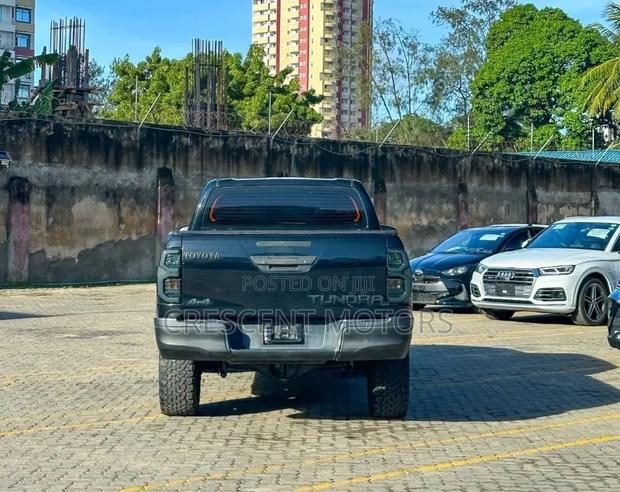 Toyota Tundra 2023 Black