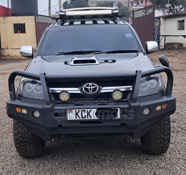 Toyota Hilux 2010 Black
