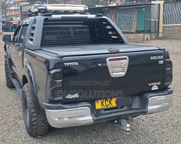 Toyota Hilux 2010 Black