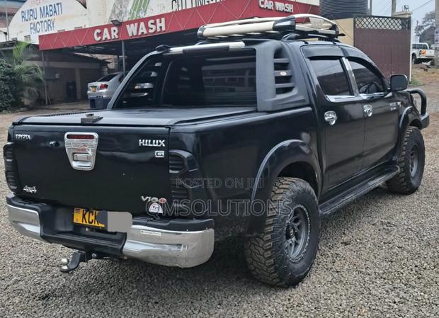 Toyota Hilux 2010 Black