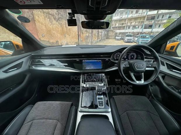 Audi Q8 55 Premium AWD quattro 2020 Orange