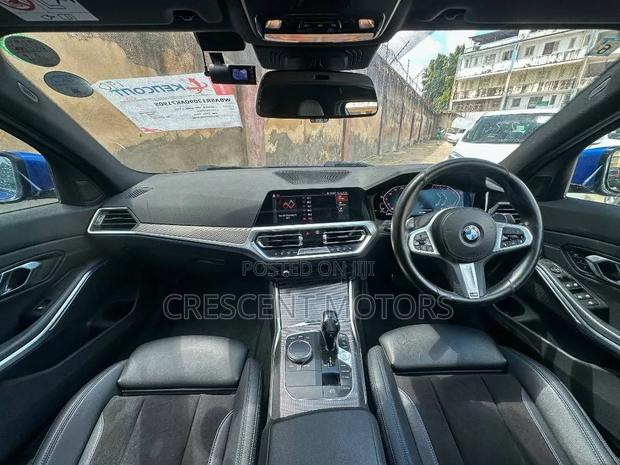 BMW 320i 2019 Blue