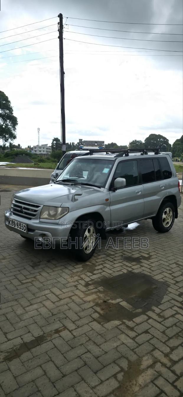 Mitsubishi Pajero 2000 Silver