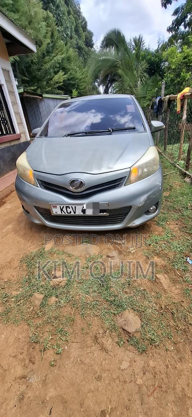 Toyota Vitz 2012 Silver