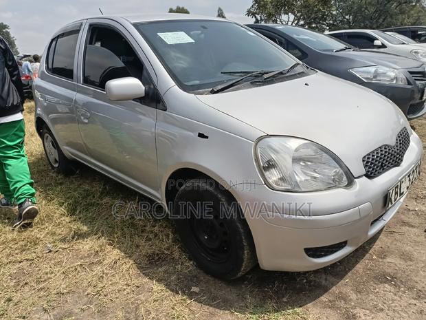 Toyota Vitz 2002 Silver