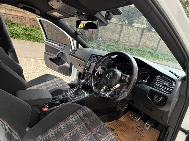 Volkswagen Golf 2016 White