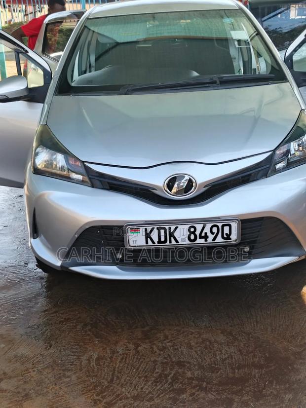 Toyota Vitz 2013 Silver