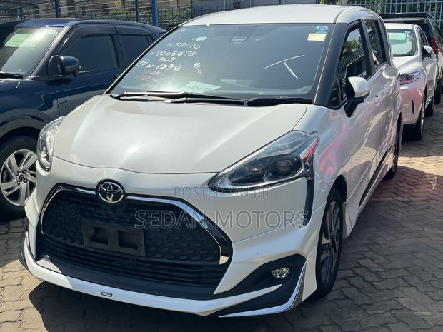 Toyota Sienta 2019 Beige
