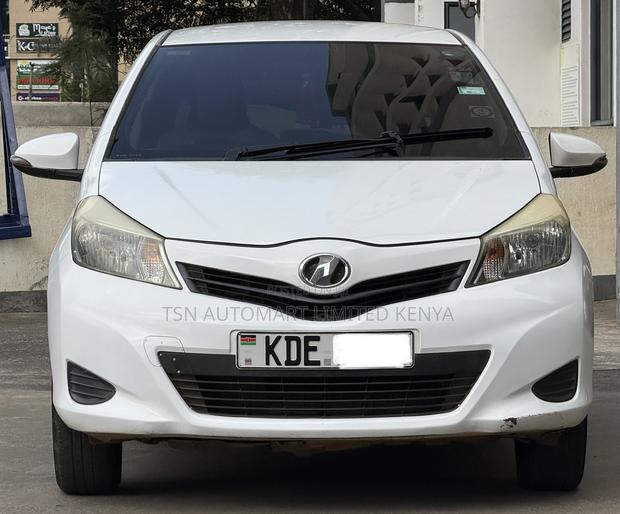 Toyota Vitz 1.3 FWD 5dr 2014 White