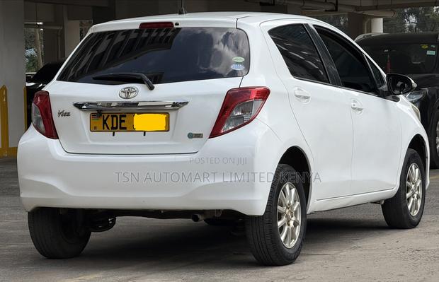 Toyota Vitz 1.3 FWD 5dr 2014 White