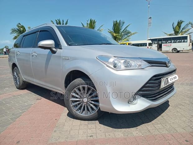 Toyota Corolla Fielder 2015 Silver