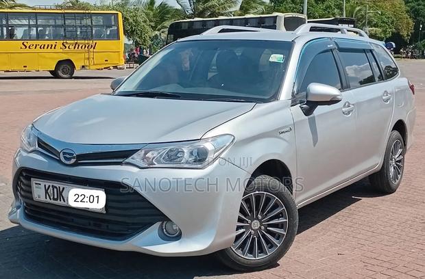 Toyota Corolla Fielder 2015 Silver