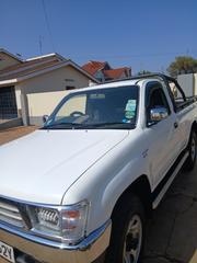 Toyota Hilux 2002 White for sale