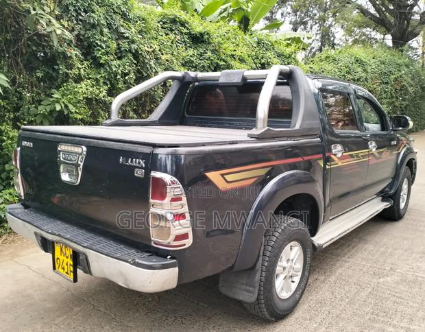 Toyota Hilux 2012 Black
