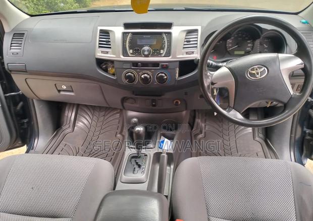 Toyota Hilux 2012 Black