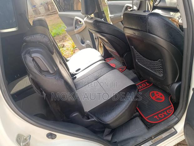 Toyota Vanguard 2010 White