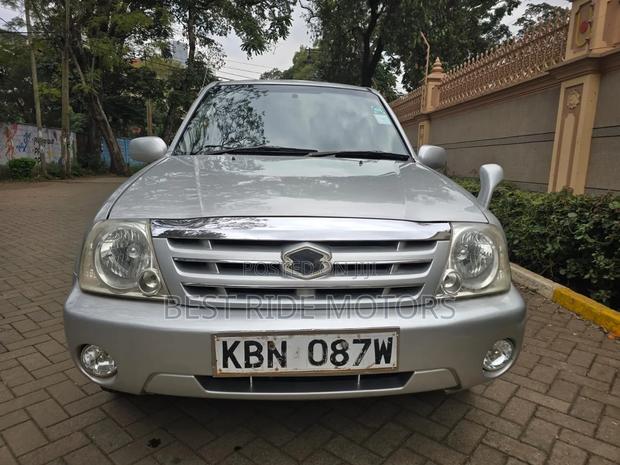 Suzuki Escudo 2004 Silver
