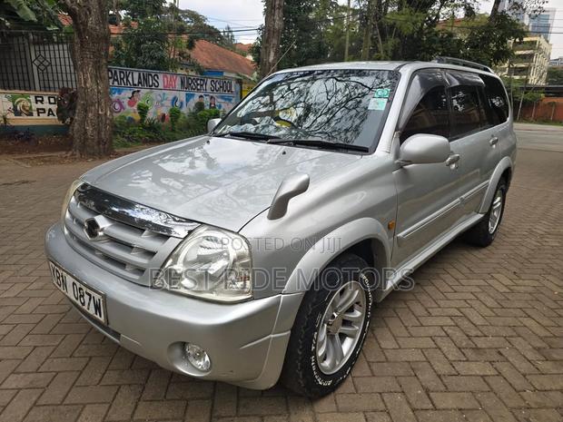 Suzuki Escudo 2004 Silver