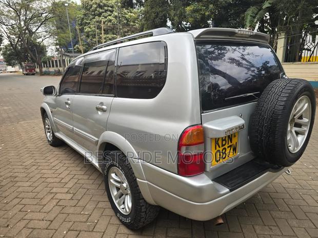 Suzuki Escudo 2004 Silver