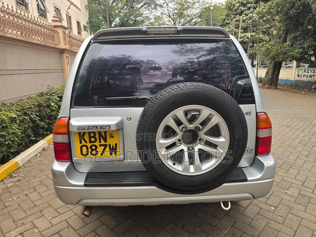 Suzuki Escudo 2004 Silver
