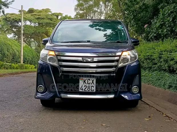 Toyota Noah 2014 Blue