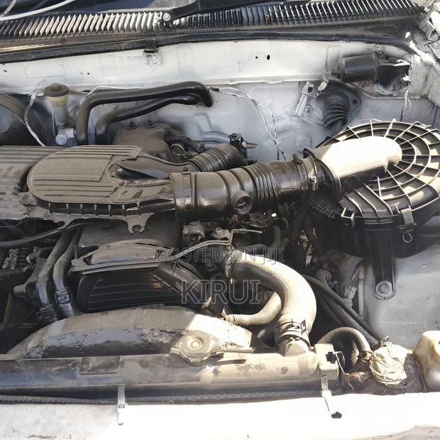 Toyota Hilux 2004 White