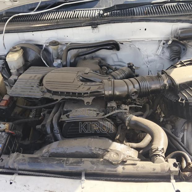 Toyota Hilux 2004 White