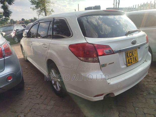 Subaru Legacy 2009 White