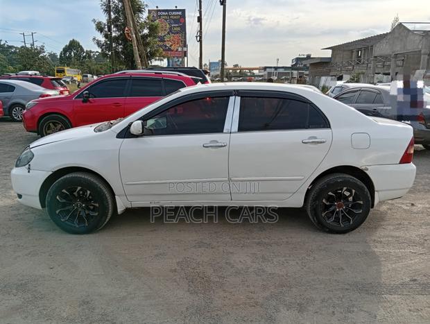 Toyota Corolla 2001 White