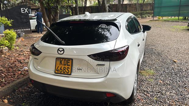 Mazda Axela SV Premium 2014 White