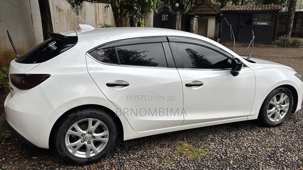 Mazda Axela SV Premium 2014 White