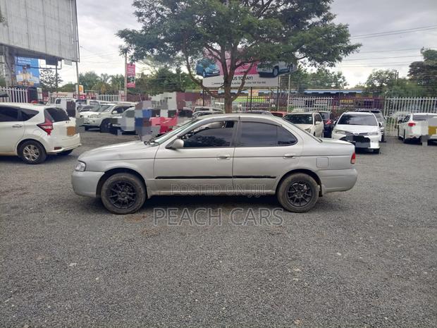 Nissan Sunny 2002 Silver