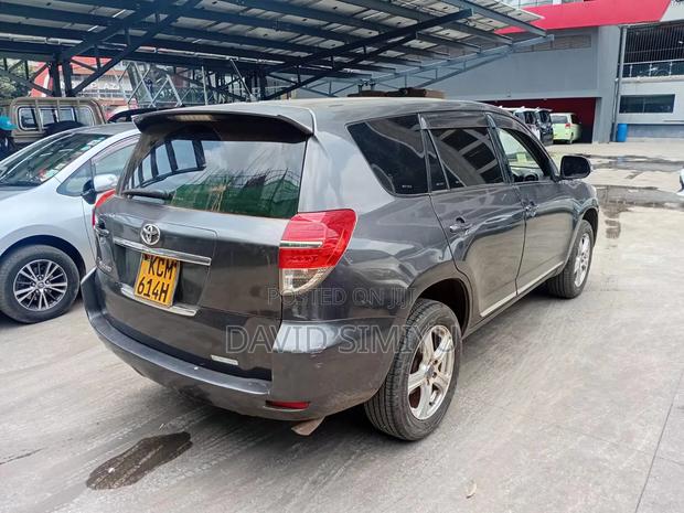 Toyota Vanguard 2010 Gray