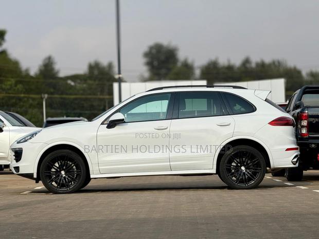 Porsche Cayenne Diesel AWD 2016 White