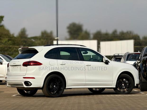 Porsche Cayenne Diesel AWD 2016 White