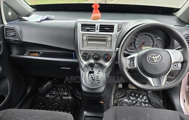 Toyota Ractis 2013 Silver