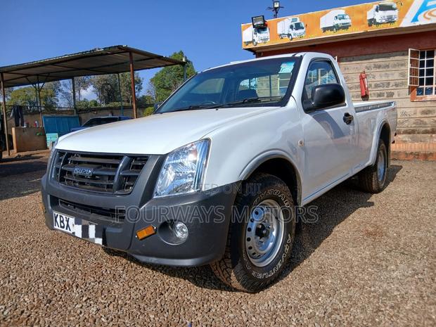 Isuzu D-MAX 2012 White