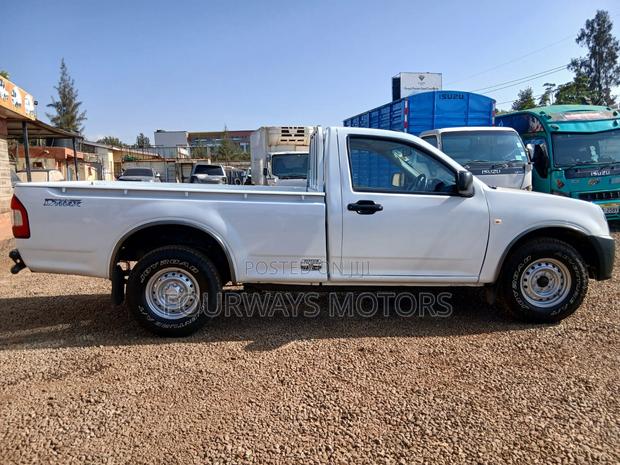 Isuzu D-MAX 2012 White