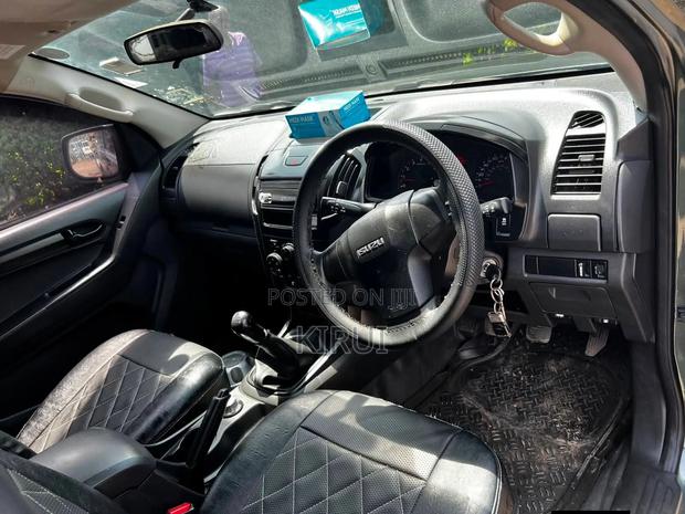 Isuzu D-MAX 2013 Green