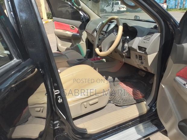 Toyota Hilux 2011 Black