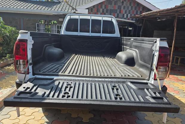 Toyota Hilux 2019 White