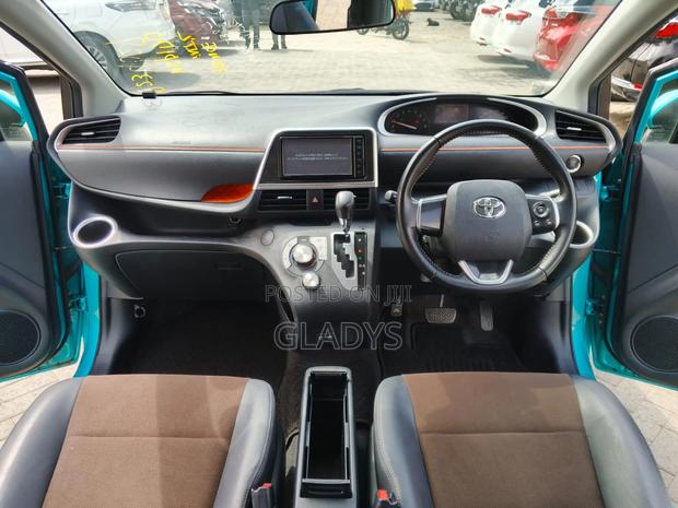 Toyota Sienta 2019 Green
