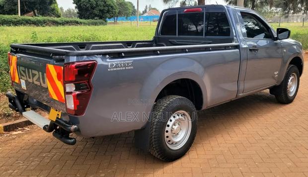 Isuzu D-MAX 2025 Silver