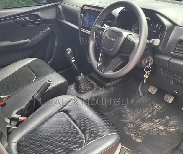 Isuzu D-MAX 2025 Silver