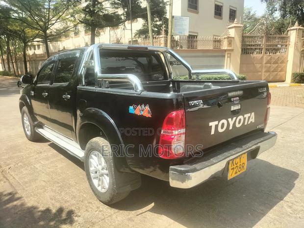 Toyota Hilux 2013 Black