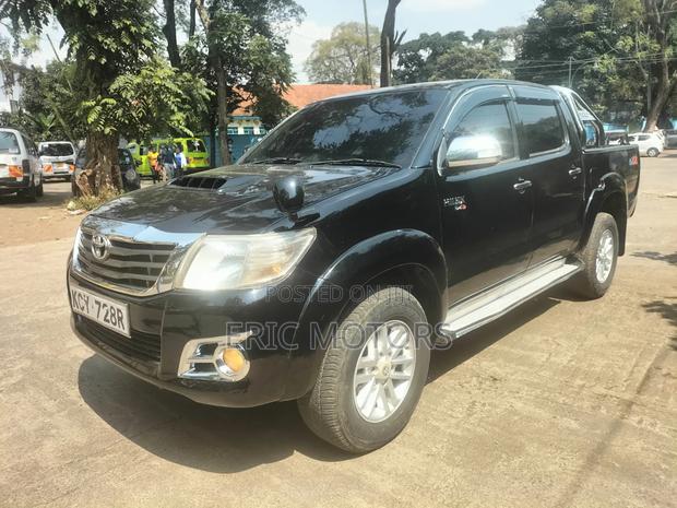 Toyota Hilux 2013 Black