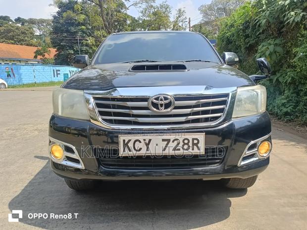 Toyota Hilux 2013 Black