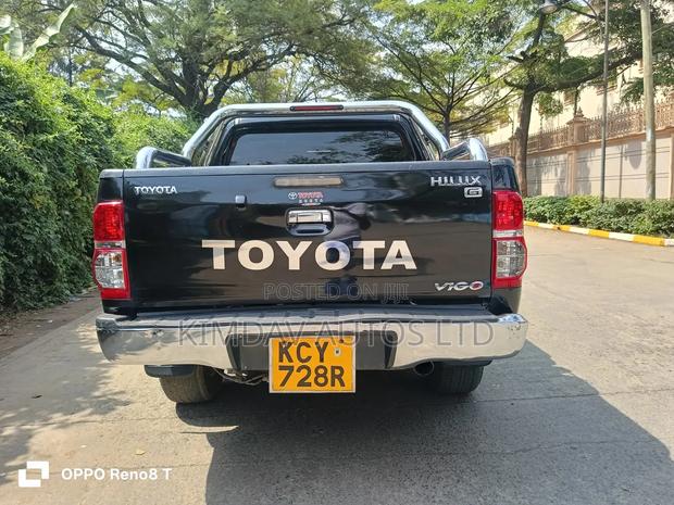Toyota Hilux 2013 Black