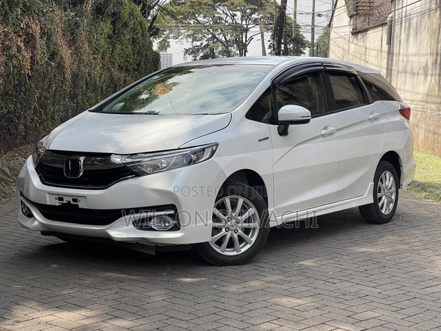 Honda Fit Shuttle 1.5 Hybrid 2WD 2019 White